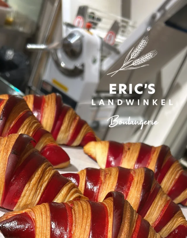 SPECIAL! DEZE ZATERDAG & ZONDAG
FRAMBOZEN CROISSANT 🥐❤️

#baguette #artisanal #bread #duurzaam #pain #ericslandwinkel #bakery #microbakery #kaas #pain #desem #bergennh #bergen #sourdough #bourgondisch #kustplaats #biologisch #organicfood #breadmaking #brood #fruit #groente #oliveoil #croissant#culinary #winkel #landwinkel #croissantframboise #ericslandwinkelboulangerie @xxguillaumexx_b @jurrevaneijk_ @bijzonderbergen_official